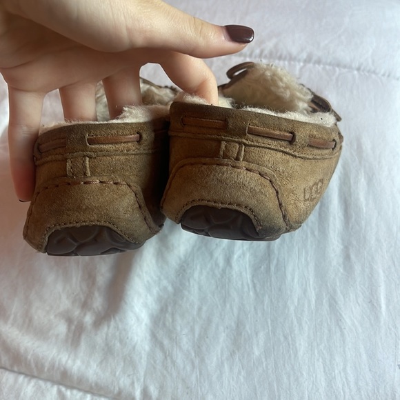 Women’s Uggs - Picture 3 of 4